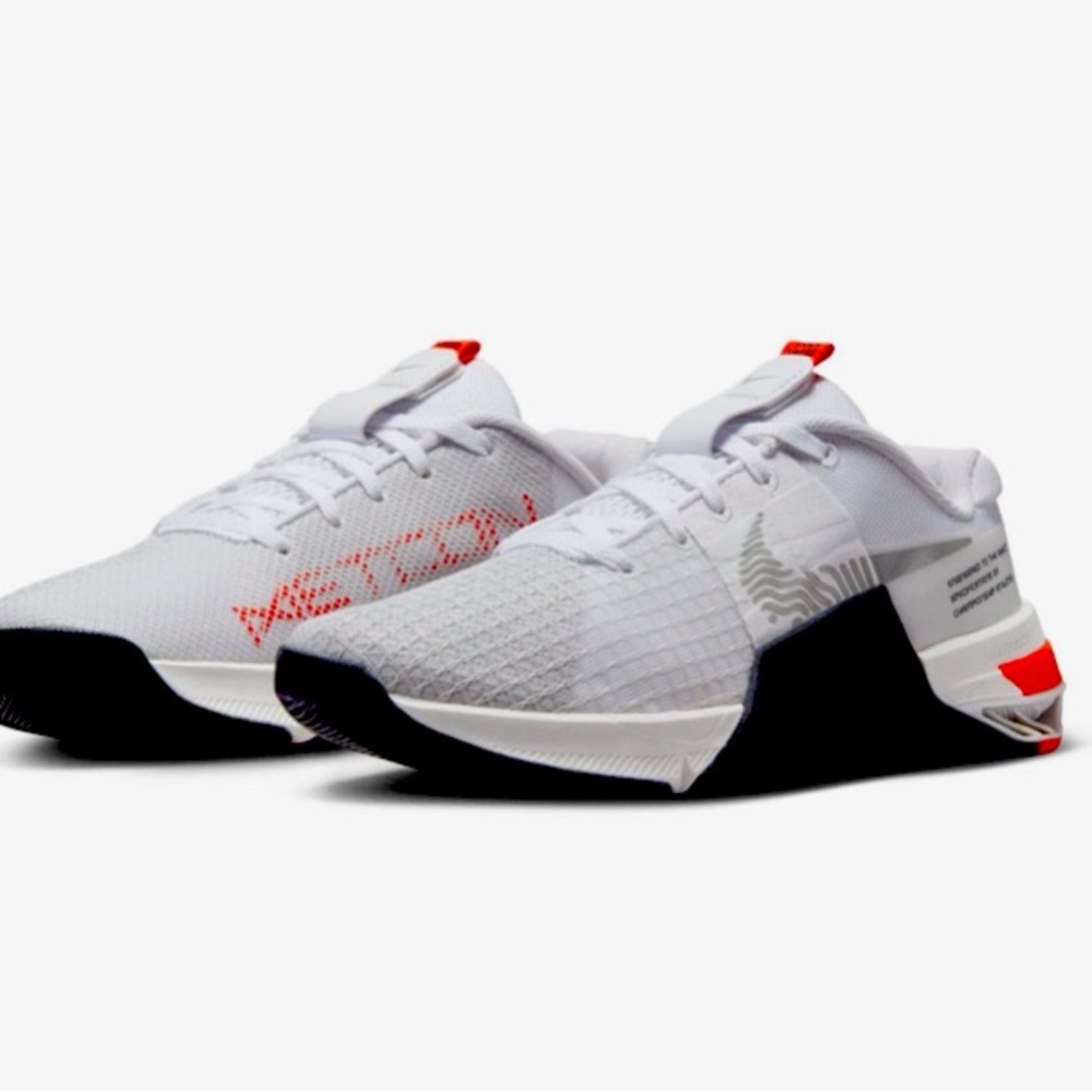 Nike Women Metcon 8 size 7.5